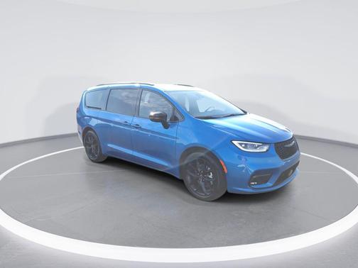 Hydro Blue Pearlcoat 2026 Chrysler Pacifica L