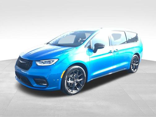 Hydro Blue Pearlcoat 2026 Chrysler Pacifica L