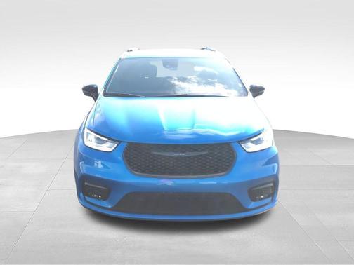 Hydro Blue Pearlcoat 2026 Chrysler Pacifica L