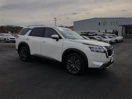 2023 Nissan Pathfinder SL 4WD