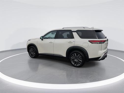 2023 Nissan Pathfinder SL 4WD