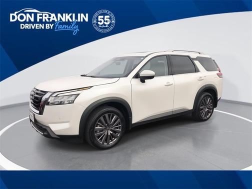 2023 Nissan Pathfinder SL 4WD