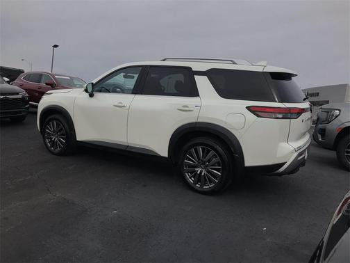 2023 Nissan Pathfinder SL 4WD