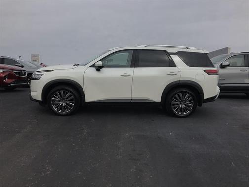 2023 Nissan Pathfinder SL 4WD