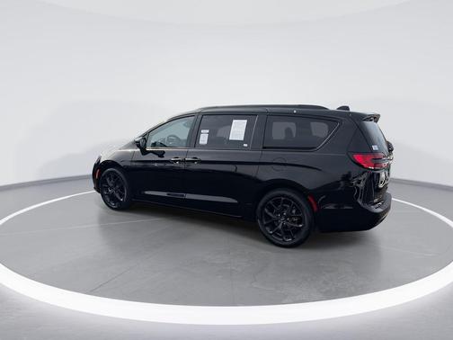 Diamond Black Crystal Pearlcoat 2024 Chrysler Pacifica Touring L