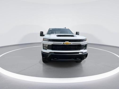 Summit White 2026 Chevrolet Silverado 2500 Custom