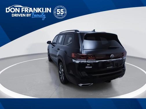 Deep Black Pearl 2025 Volkswagen Atlas 2.0T SE w/Technology