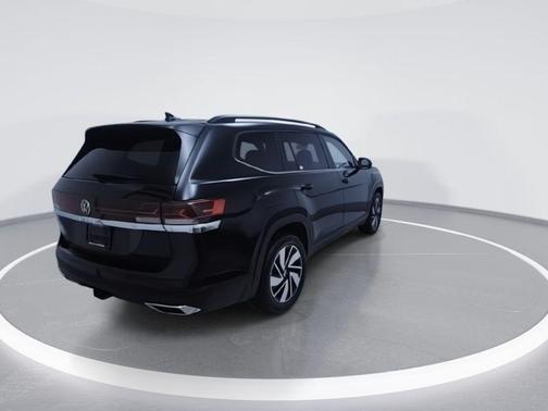 Deep Black Pearl 2025 Volkswagen Atlas 2.0T SE w/Technology