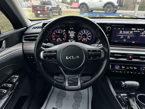 2022 Kia K5 EX