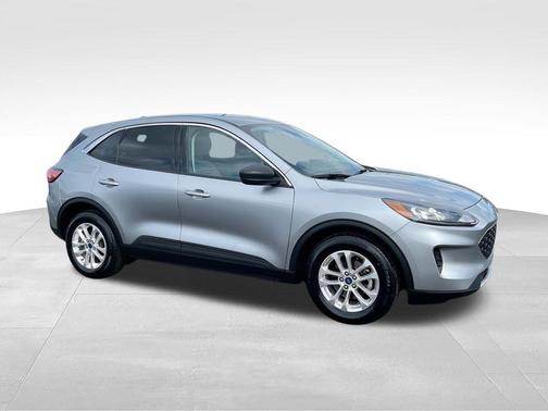 ICONIC SILVER 2022 Ford Escape SE