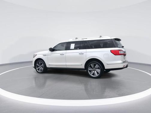 WHITE PLATINUM TRI-COAT MET 2019 Lincoln Navigator L Reserve