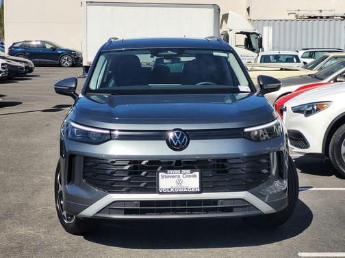 Platinum Gray Metallic 2026 Volkswagen Tiguan 2.0T SE