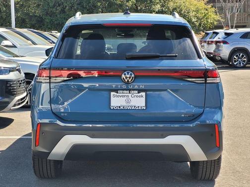 Monterey Blue Pearl 2026 Volkswagen Tiguan 2.0T SE