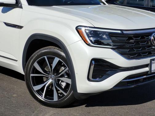 Opal White Pearl Effect 2025 Volkswagen Atlas Cross Sport 2.0T SEL Premium R-Line