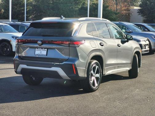 Platinum Gray Metallic 2026 Volkswagen Tiguan 2.0T SE
