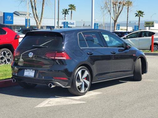 Deep Black Pearl Effect 2018 Volkswagen Golf GTI 2.0T SE 4-Door