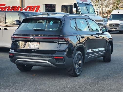 Deep Black Pearl Effect 2025 Volkswagen Taos 1.5T S