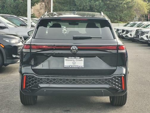 Deep Black Pearl Effect 2026 Volkswagen Tiguan 2.0T SE R-Line Black