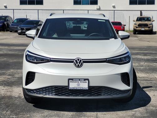 White/off-white 2026 Volkswagen ID.4 Pro