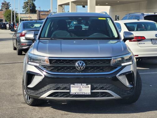 Pyrite Silver Metallic 2023 Volkswagen Taos 1.5T SE
