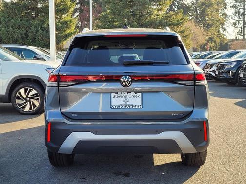 Platinum Gray Metallic 2026 Volkswagen Tiguan 2.0T SE