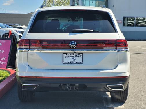 White/off-white 2026 Volkswagen Atlas 2.0T SE w/Technology