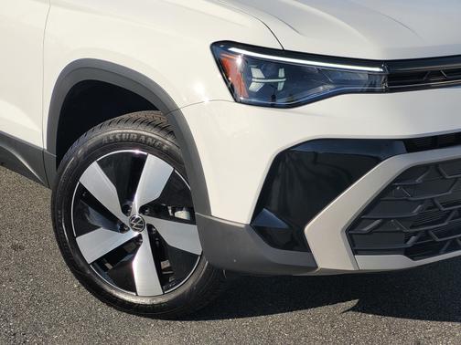 White 2025 Volkswagen Taos 1.5T S