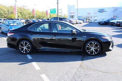 2020 Toyota Camry SE