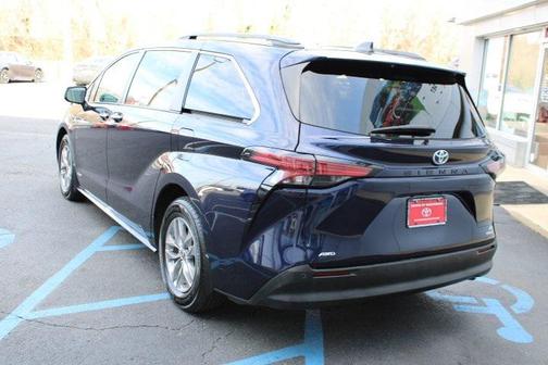 2021 Toyota Sienna XLE 7 Passenger