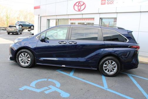 2021 Toyota Sienna XLE 7 Passenger
