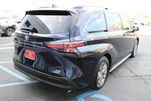 2021 Toyota Sienna XLE 7 Passenger