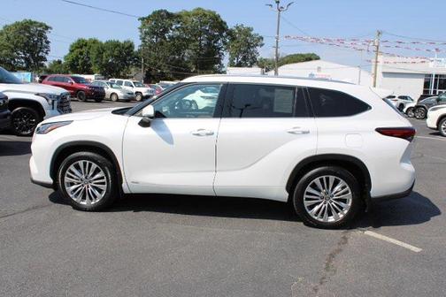 2023 Toyota Highlander Hybrid Platinum