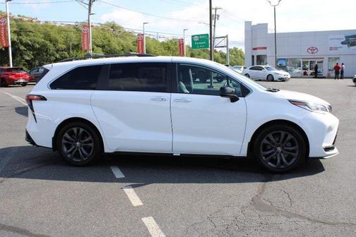 2023 Toyota Sienna XSE 7 Passenger