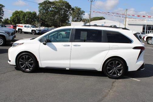 2023 Toyota Sienna XSE 7 Passenger