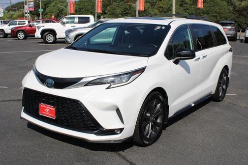 2023 Toyota Sienna XSE 7 Passenger