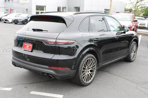 2022 Porsche Cayenne Platinum Edition