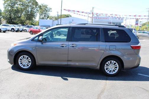 2016 Toyota Sienna XLE