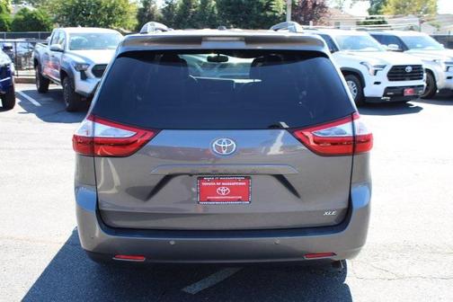 2016 Toyota Sienna XLE