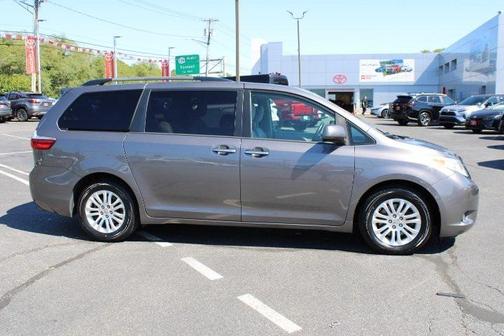 2016 Toyota Sienna XLE