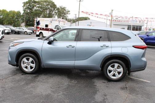 2022 Toyota Highlander LE