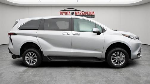 2025 Toyota Sienna LE