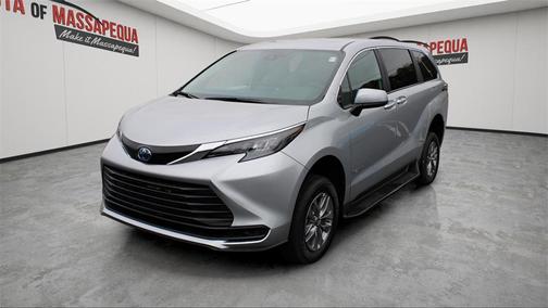 2025 Toyota Sienna LE