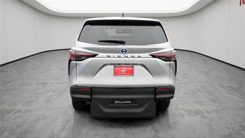 2025 Toyota Sienna LE