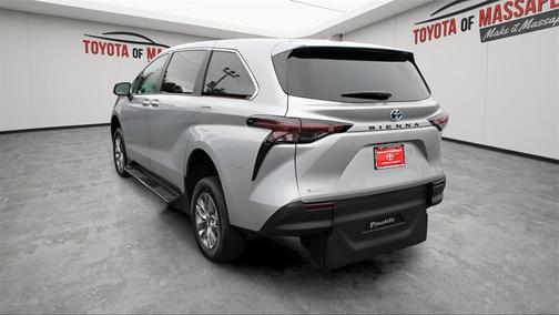 2025 Toyota Sienna LE