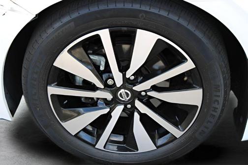 Aspen White TriCoat Pearl 2022 Nissan Sentra SV