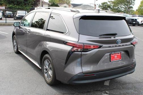 2021 Toyota Sienna LE