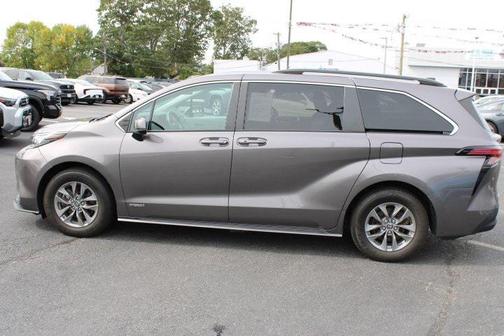 2021 Toyota Sienna LE