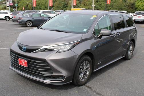 2021 Toyota Sienna LE