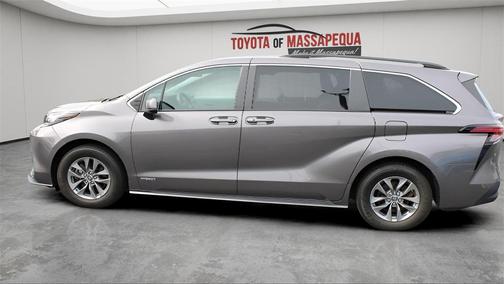 2021 Toyota Sienna LE