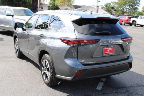 2025 Toyota Highlander Hybrid XLE